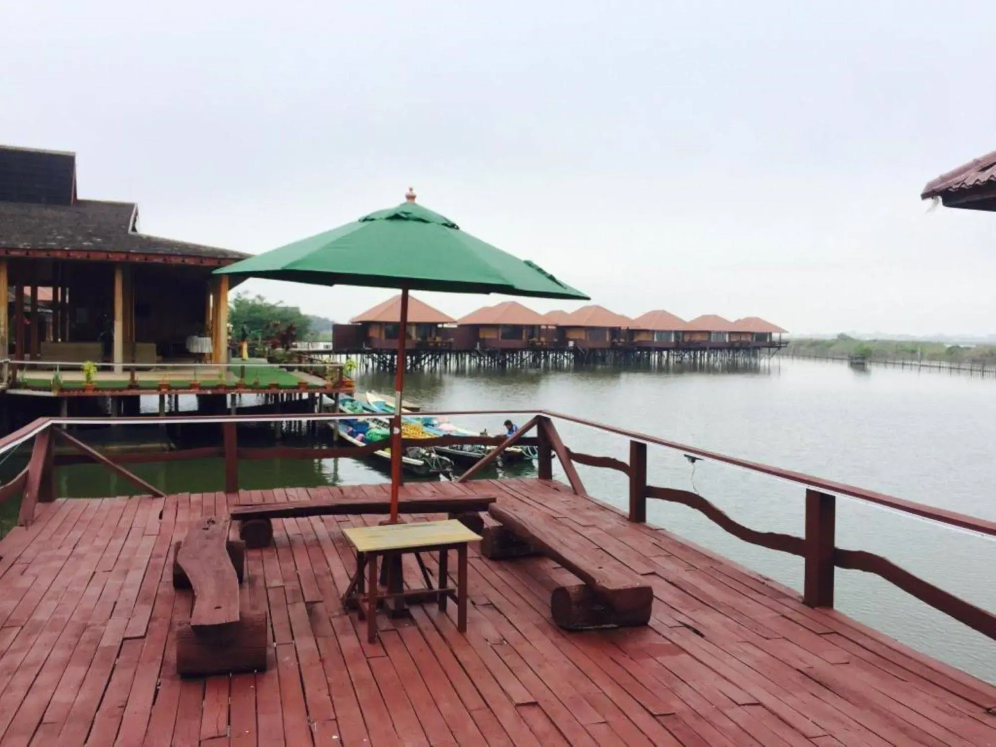 Shwe Inn Tha Floating Resort