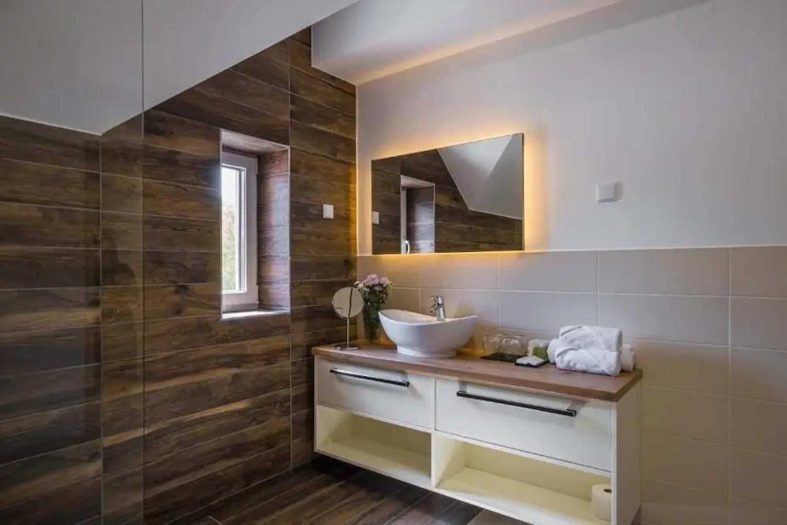 Kistücsök Food & Room