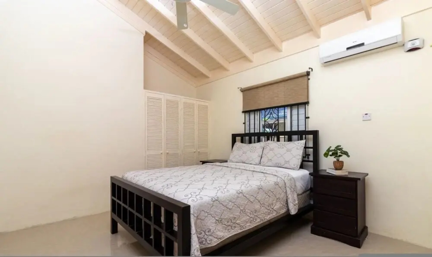 Private Pool Draxhall Gated Gym Tennis Full AC