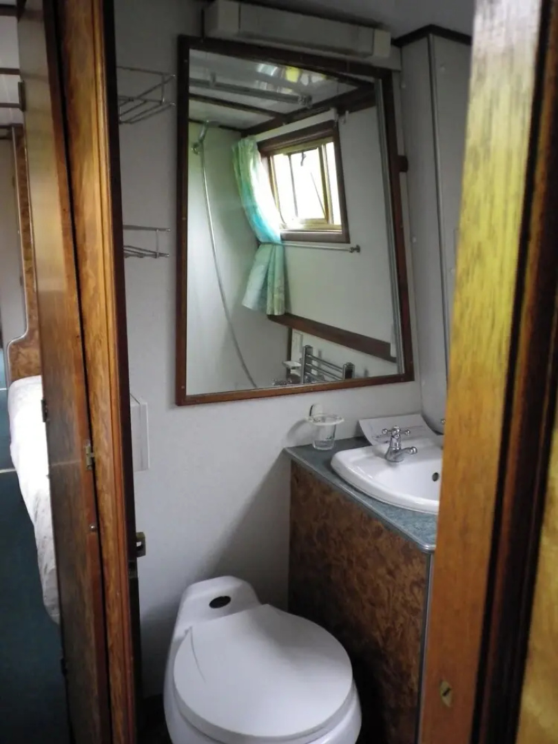 Stone - Boat - Sleeps 6 - Pet Friendly - 85ws
