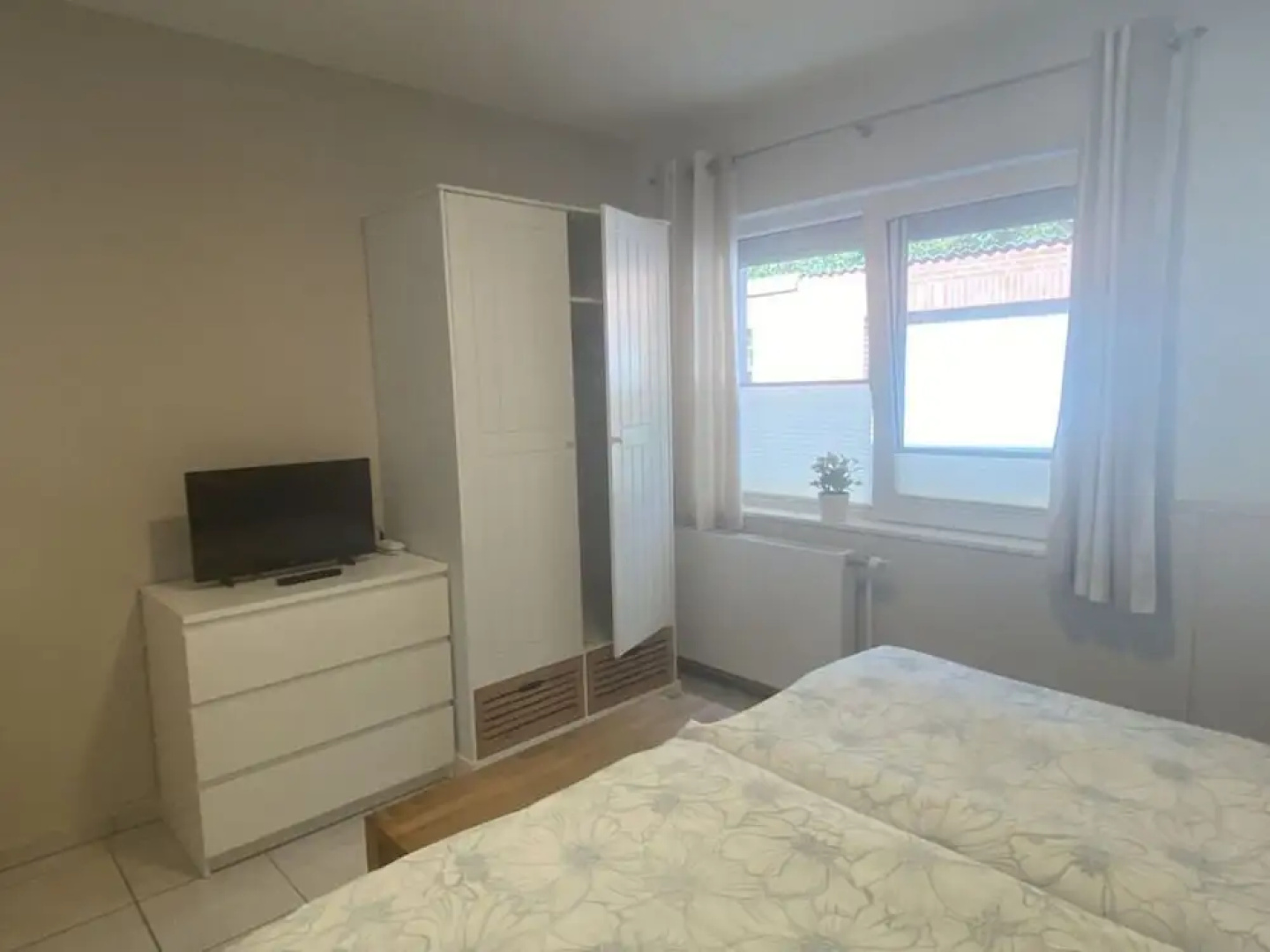 2 Rena Modern Retreat