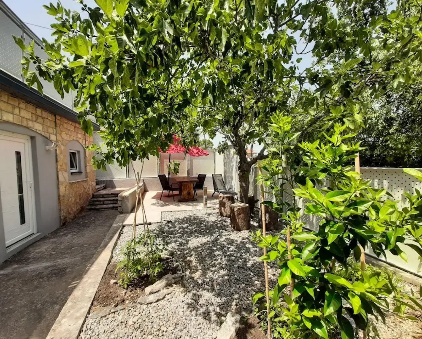 Robi - 100 Meters to the Beach - A3