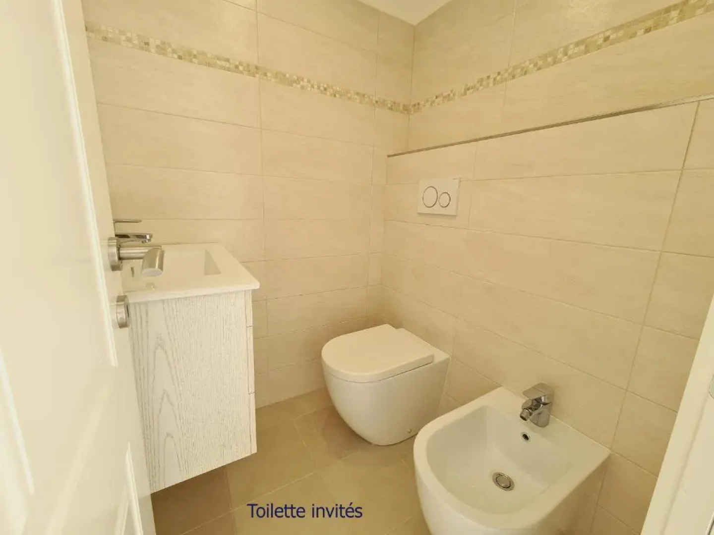 Luxurious penthouse with magnificent views over the bay of Menton 10 Peoples