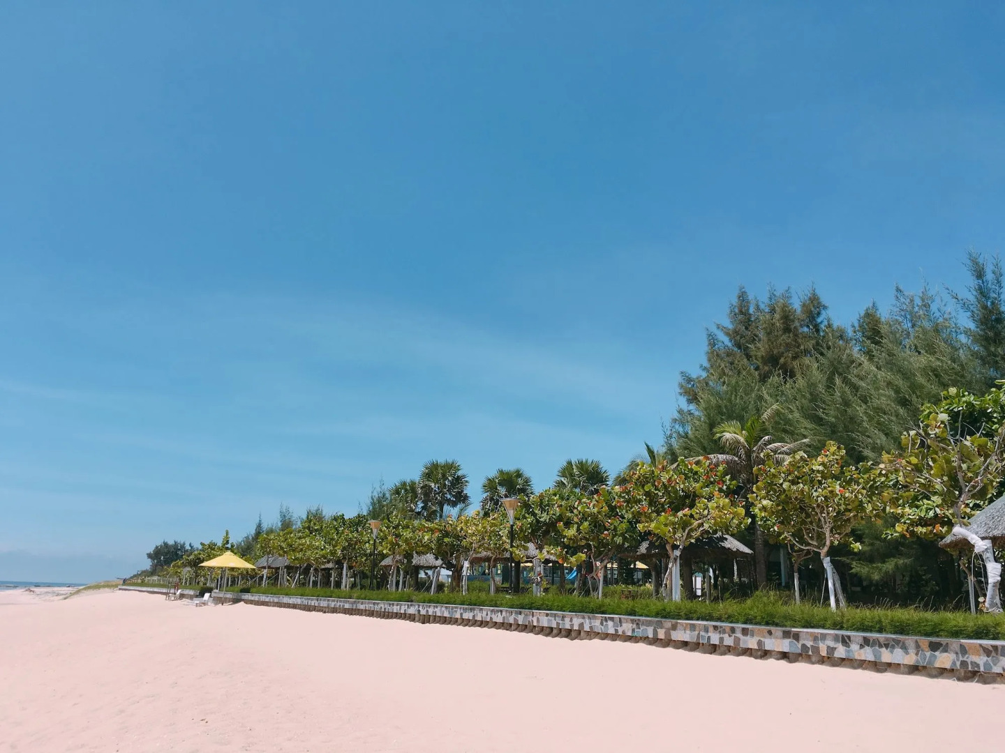 Carmelina Beach Resort