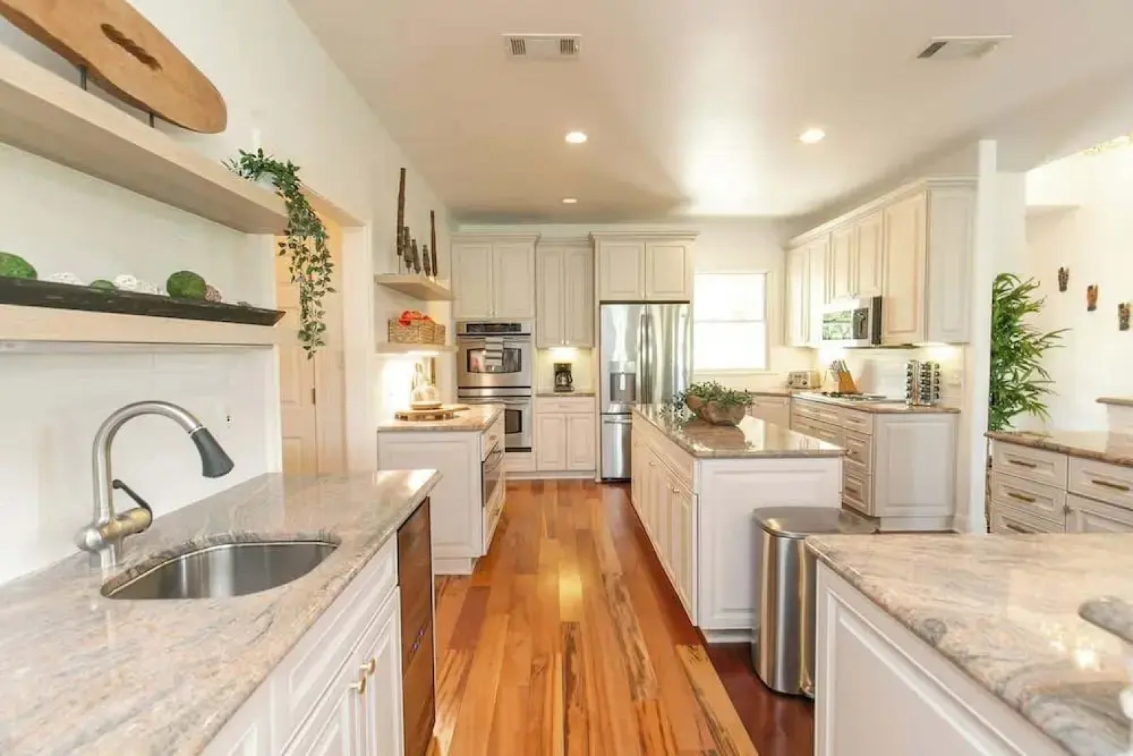 Spicewood Lodge W/pool, Hottub