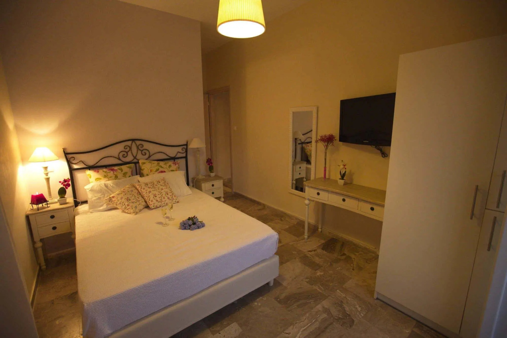 Niriides Luxury Studios