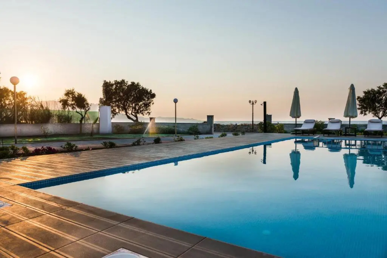 Niovi Seaside Suites