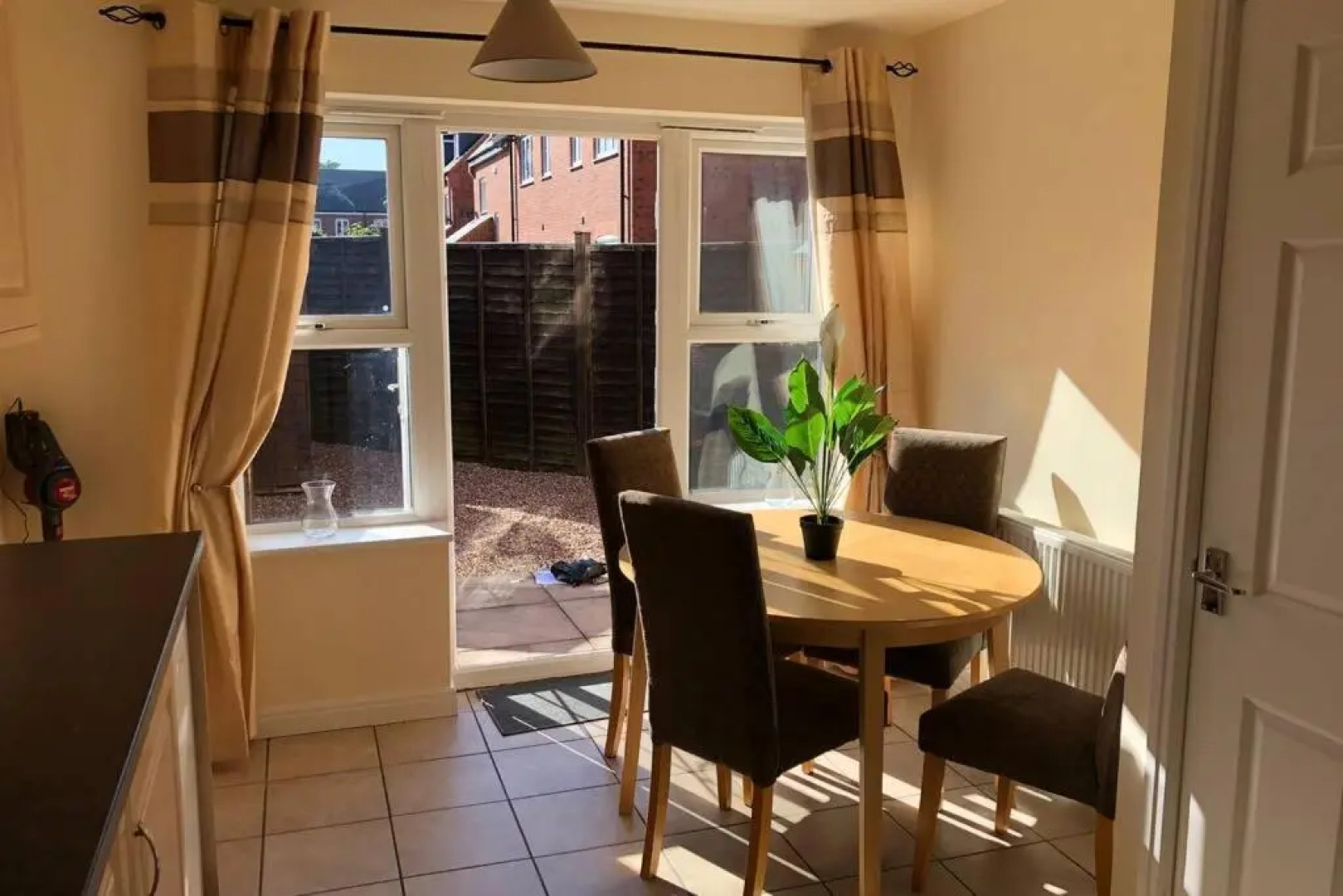 Silver Stag, High-end, Modern 3 double bedroom with parking