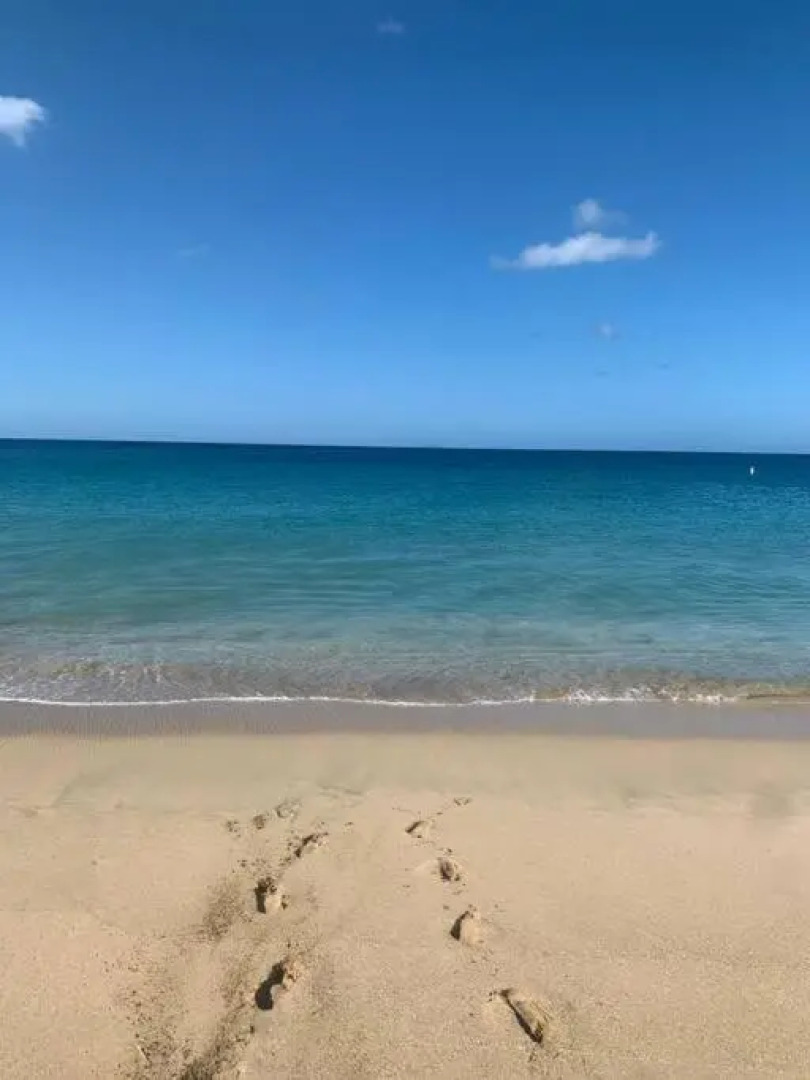 Aguadilla Sunset Apt electricity water AC WiFi 8 minute walk to Crashboat Beach