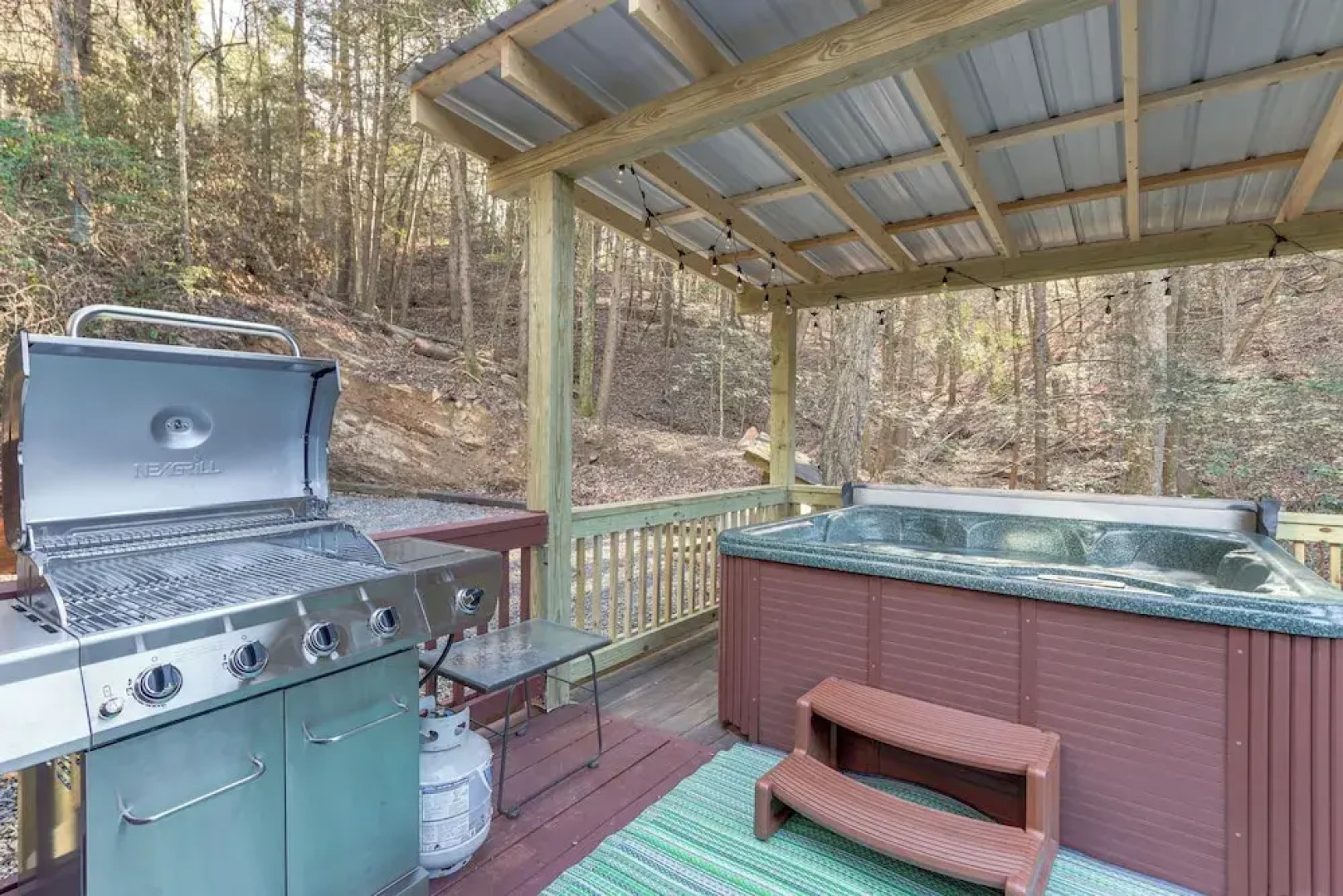 Waterfront Cabin w/ Beautiful River View & Hot Tub