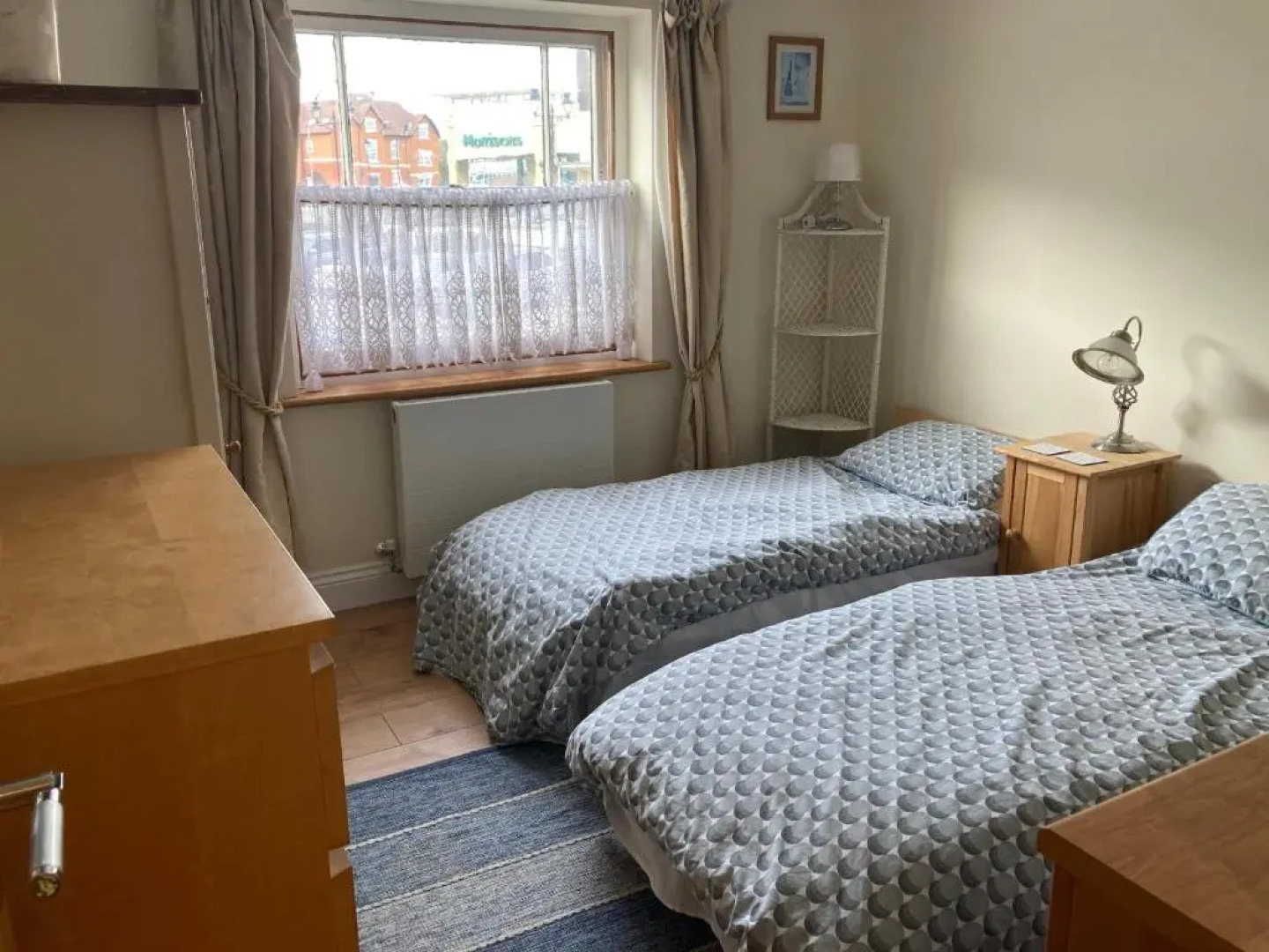 Broxbourne Two-Bedroom Apartment Close To Amenities