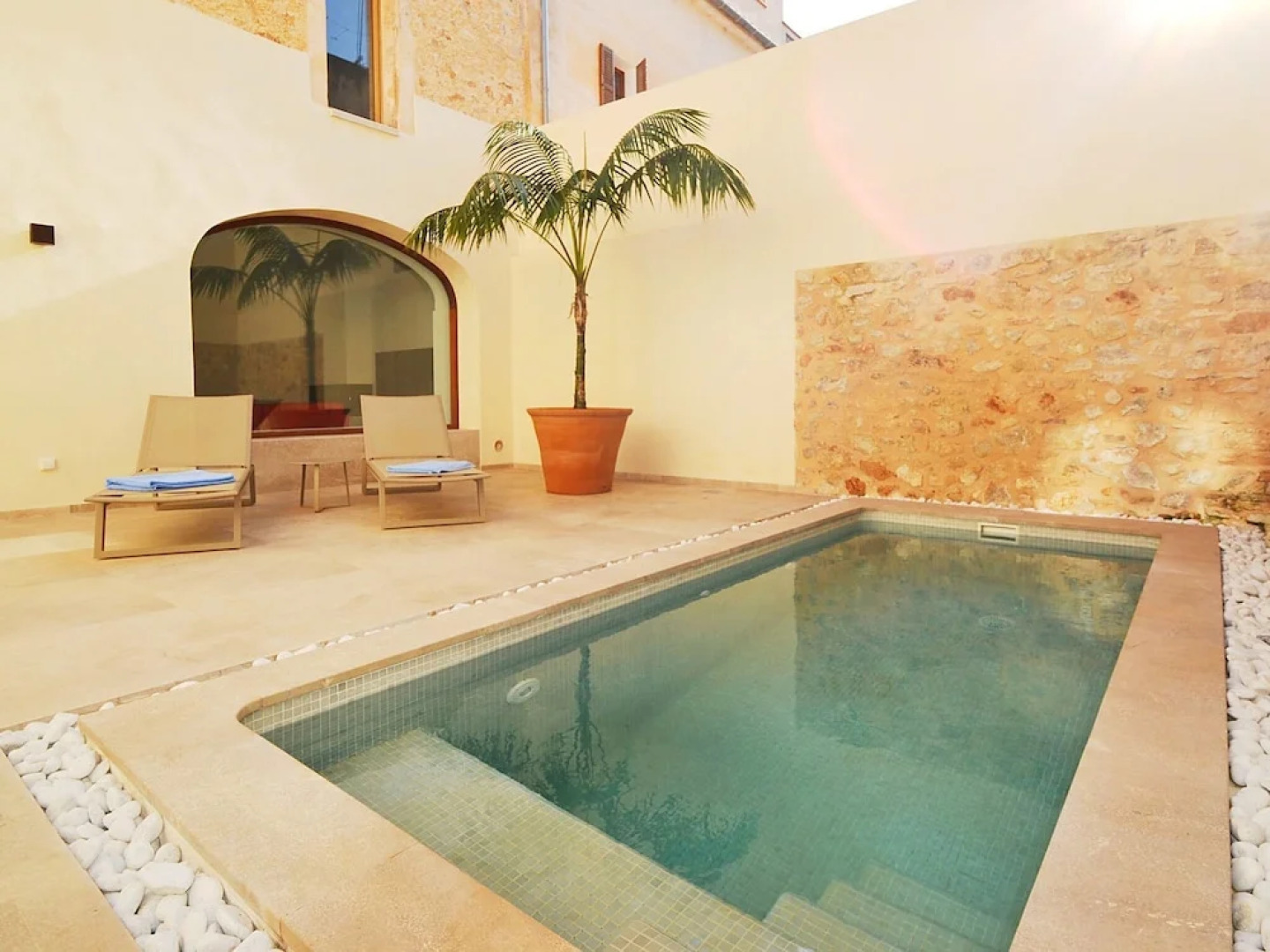 Top Quality Modern Town House in Petra With Private Pool