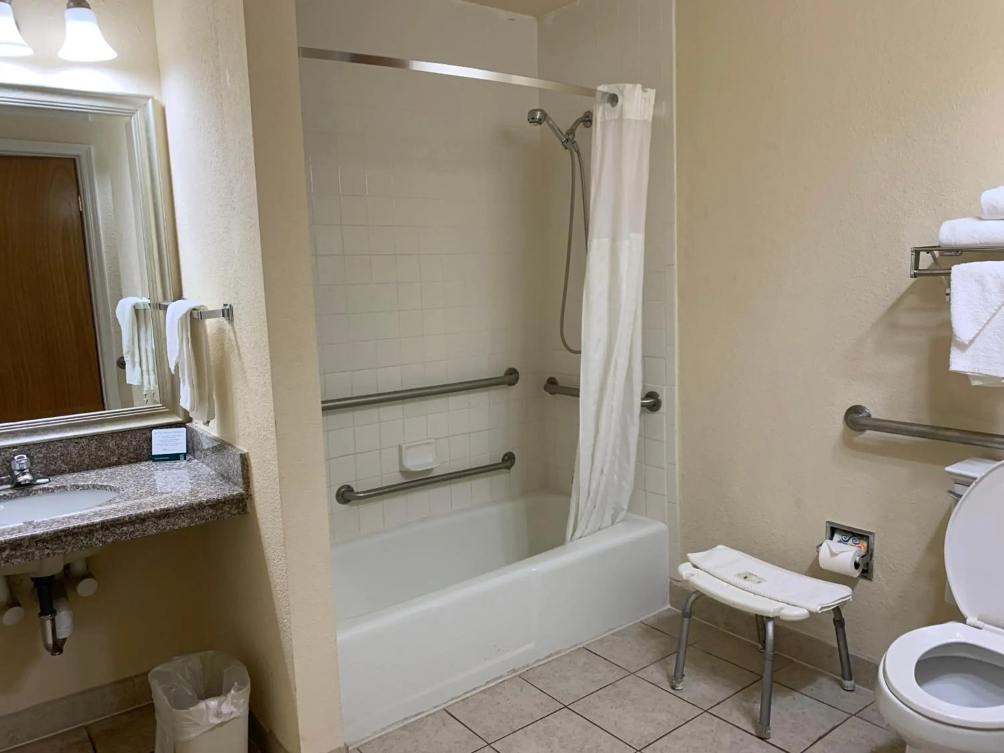 Quality Inn & Suites Pensacola Bayview