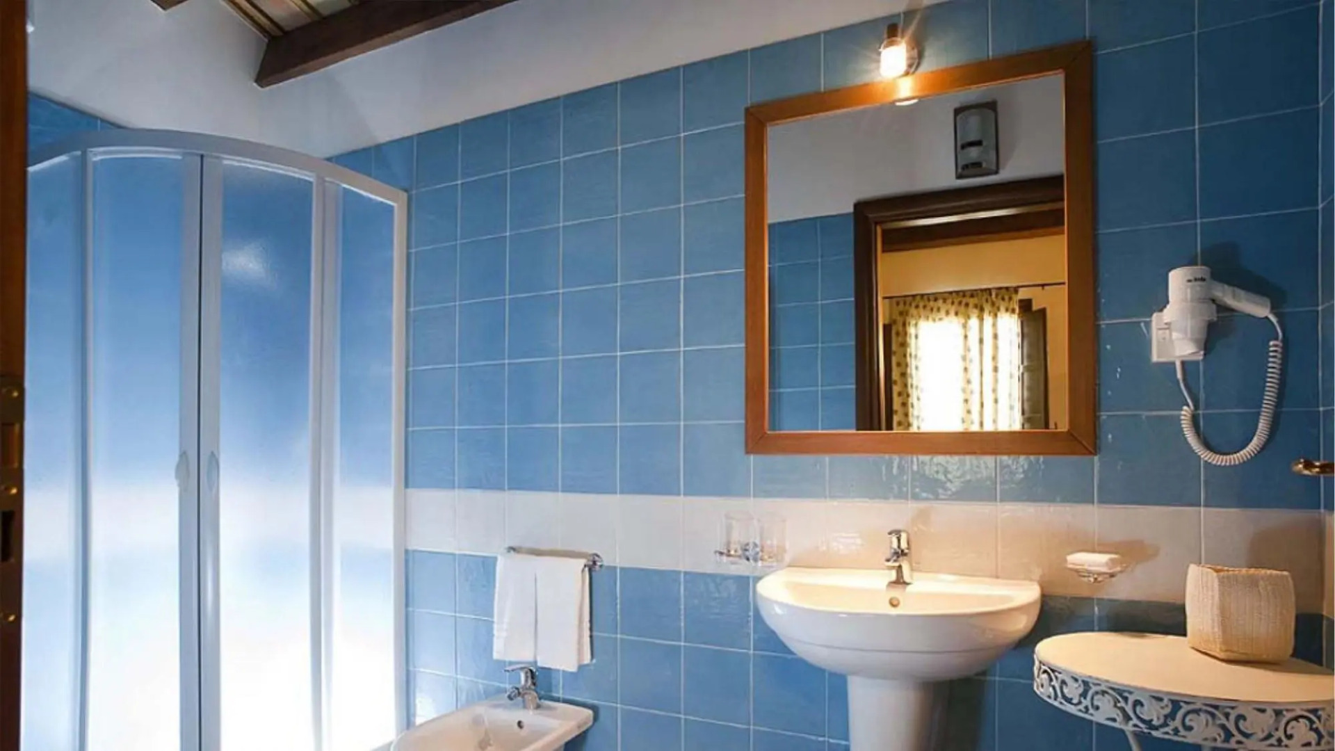 Independent villa up to 16 guests-VILLA DELLO ZINGARO