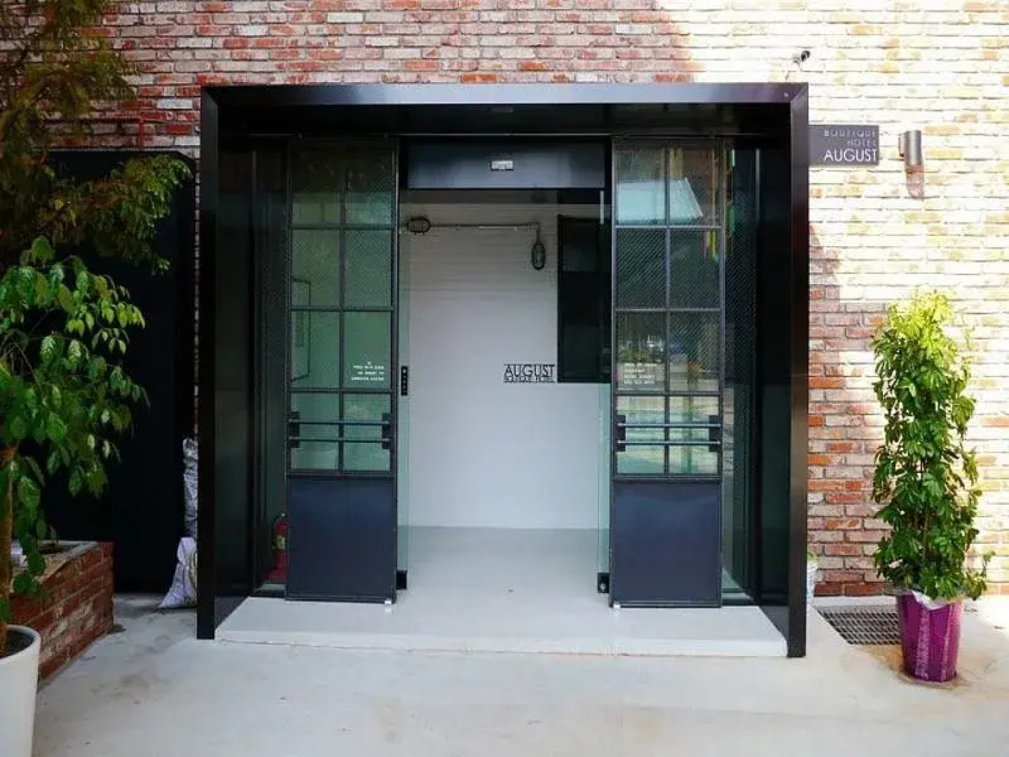 August Boutique Hotel