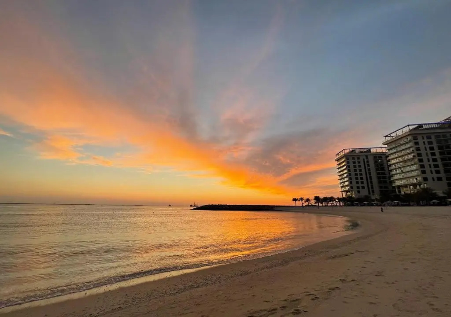 Deluxe Studio Private Apartment - Beachfront Property