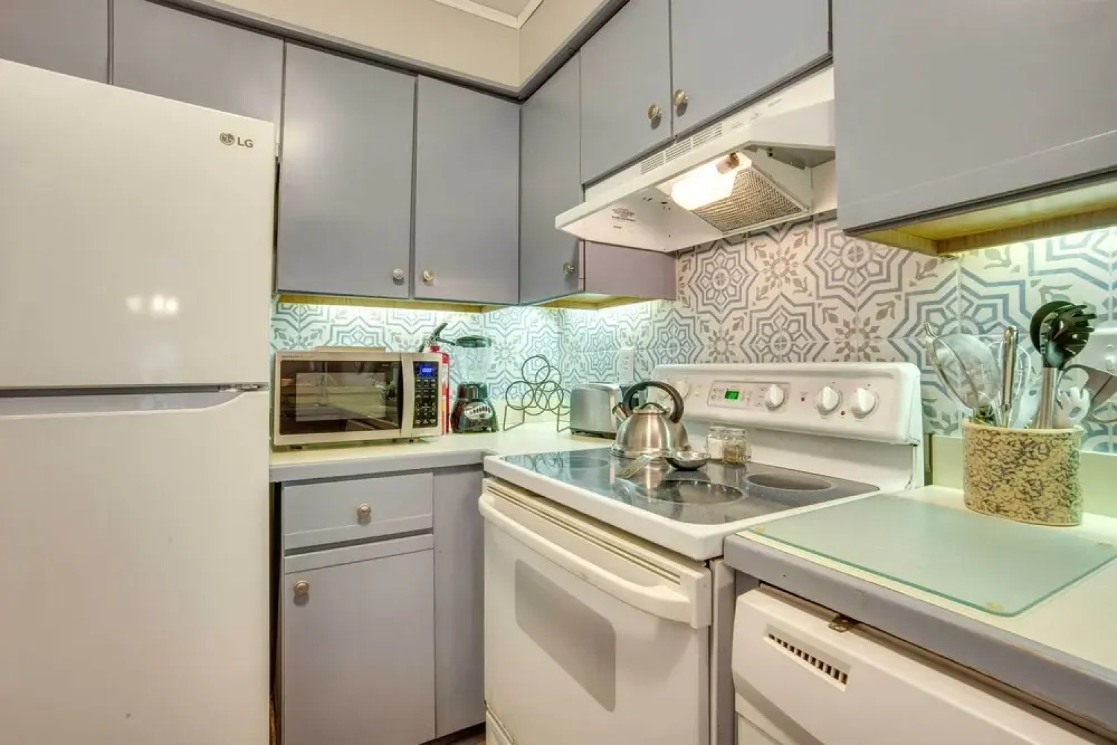 Beaufort Townhome w/ Patio, 3 Mi to Downtown!