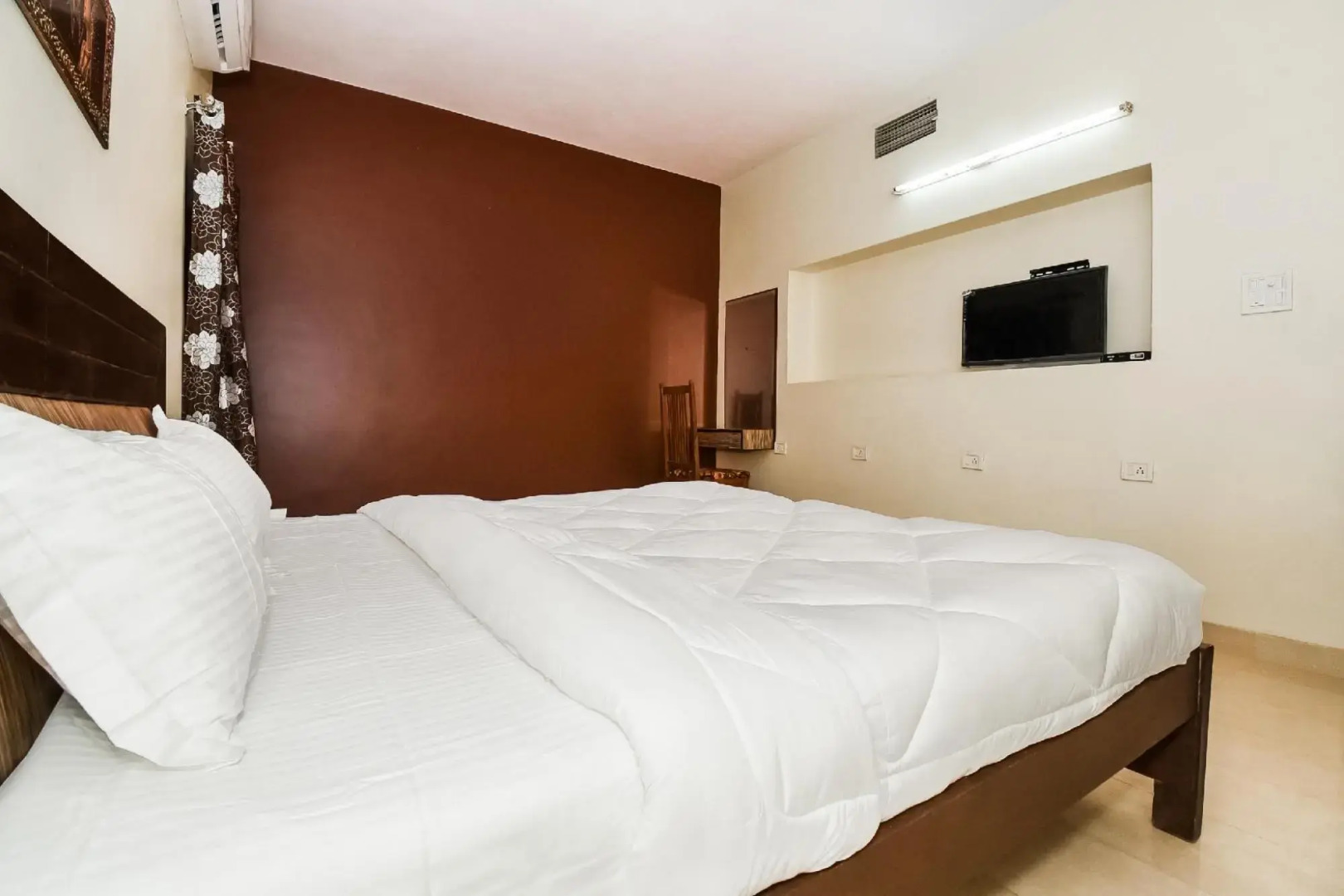 Sapphire Inn by OYO Rooms