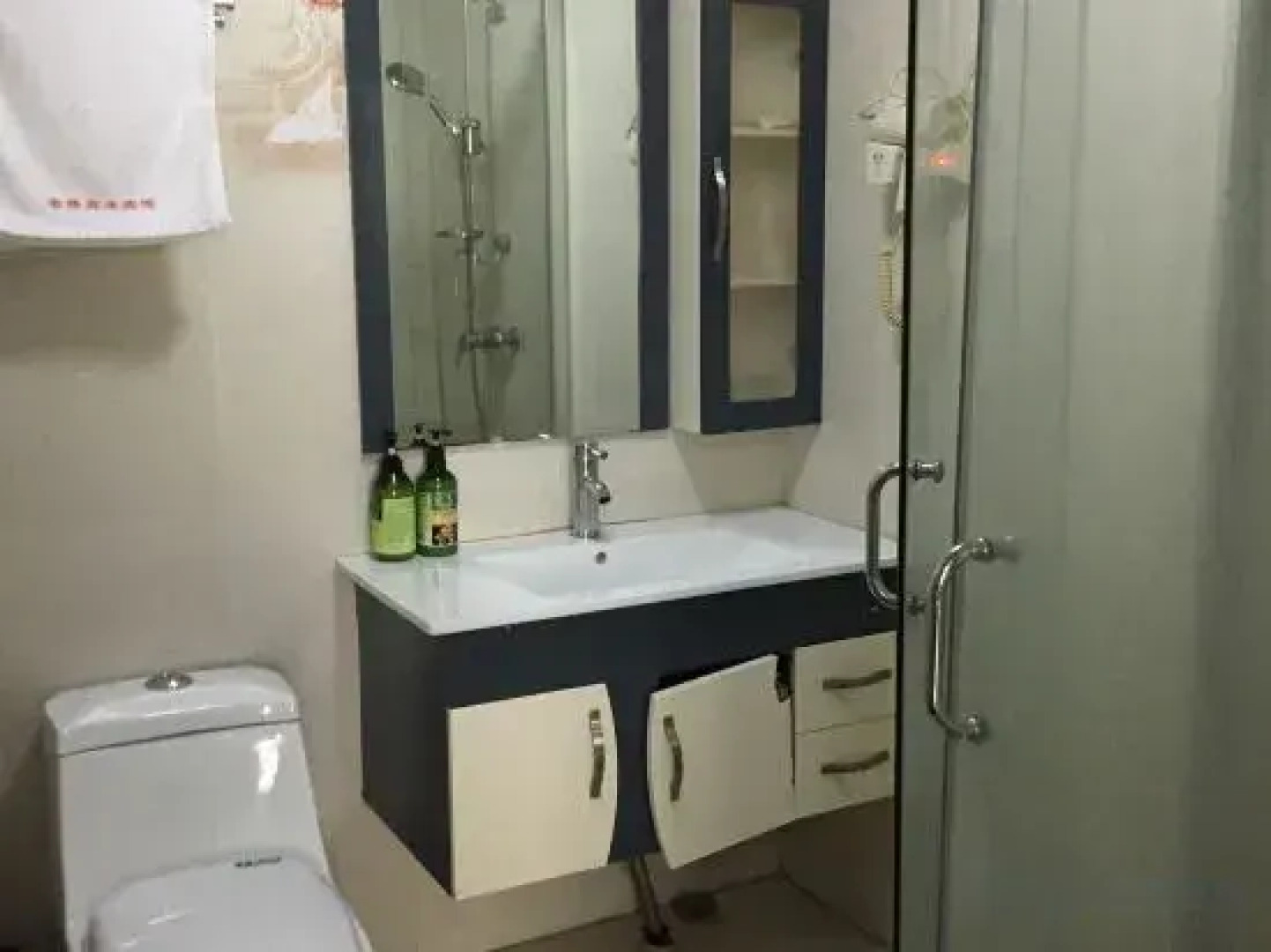 Jinqiao Business Hotel