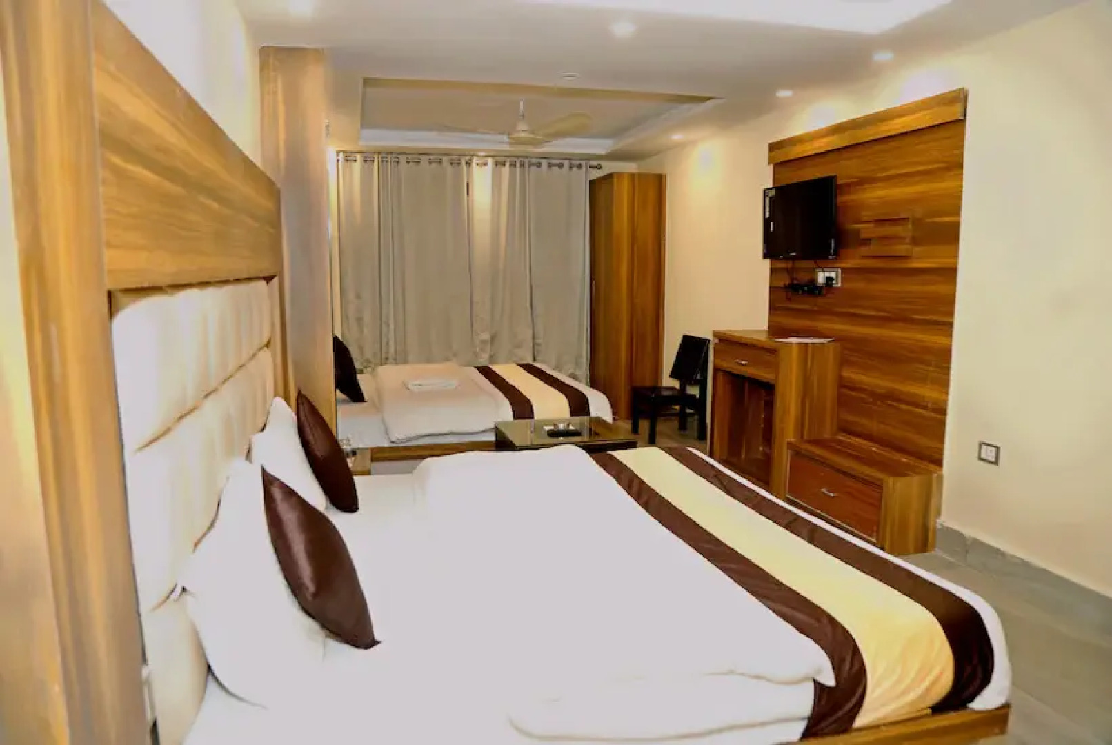 Hotel Green Leaf By T And M Hotels