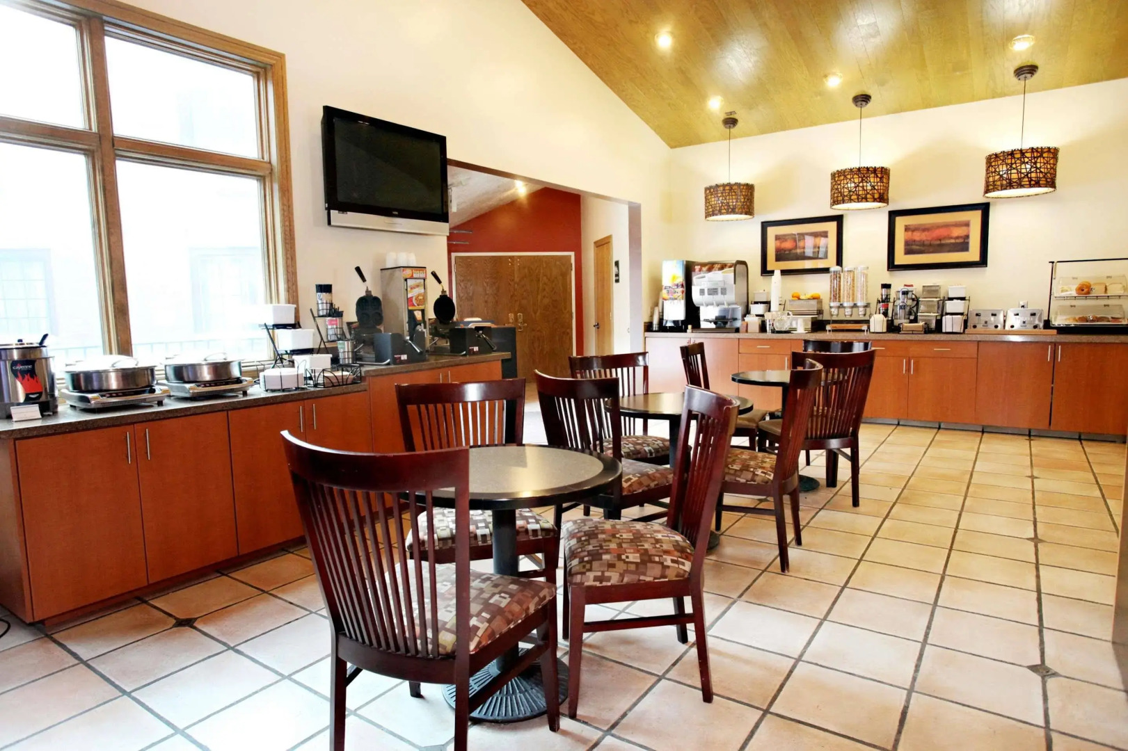 Best Western Plus Cottontree Inn