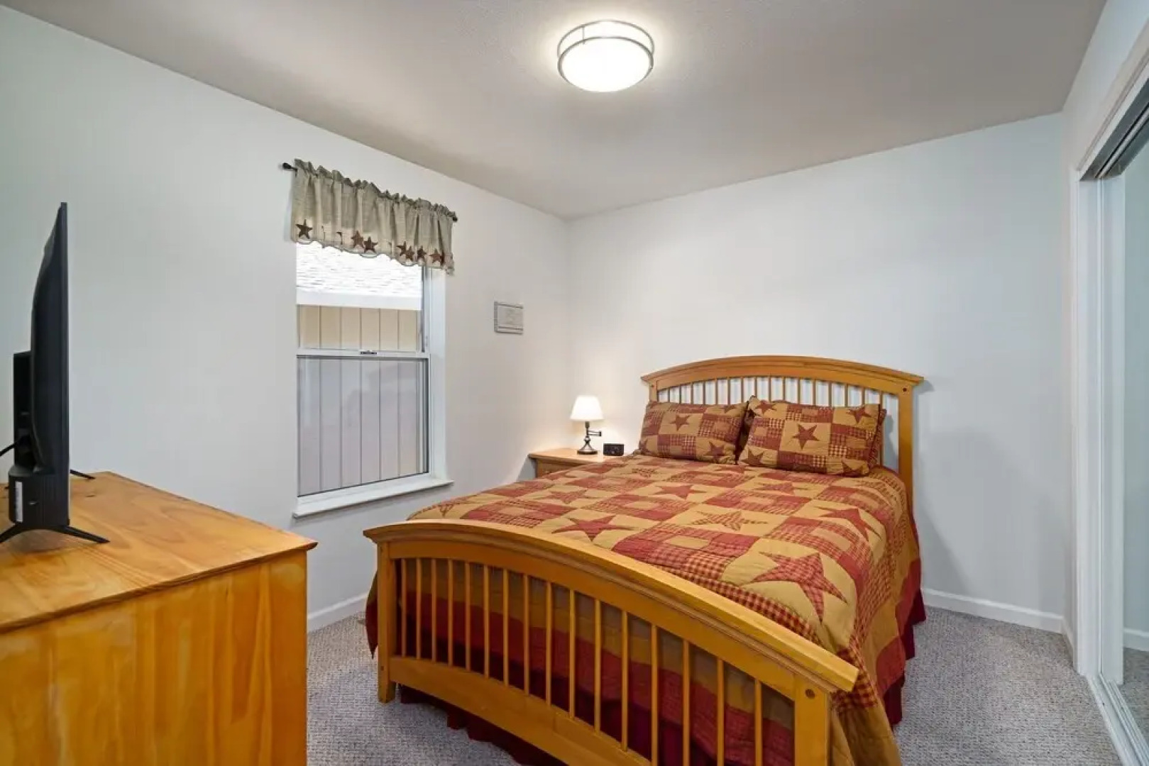 The Gathering Place - 2-Level Home with Game Room by Yosemite Region Resorts