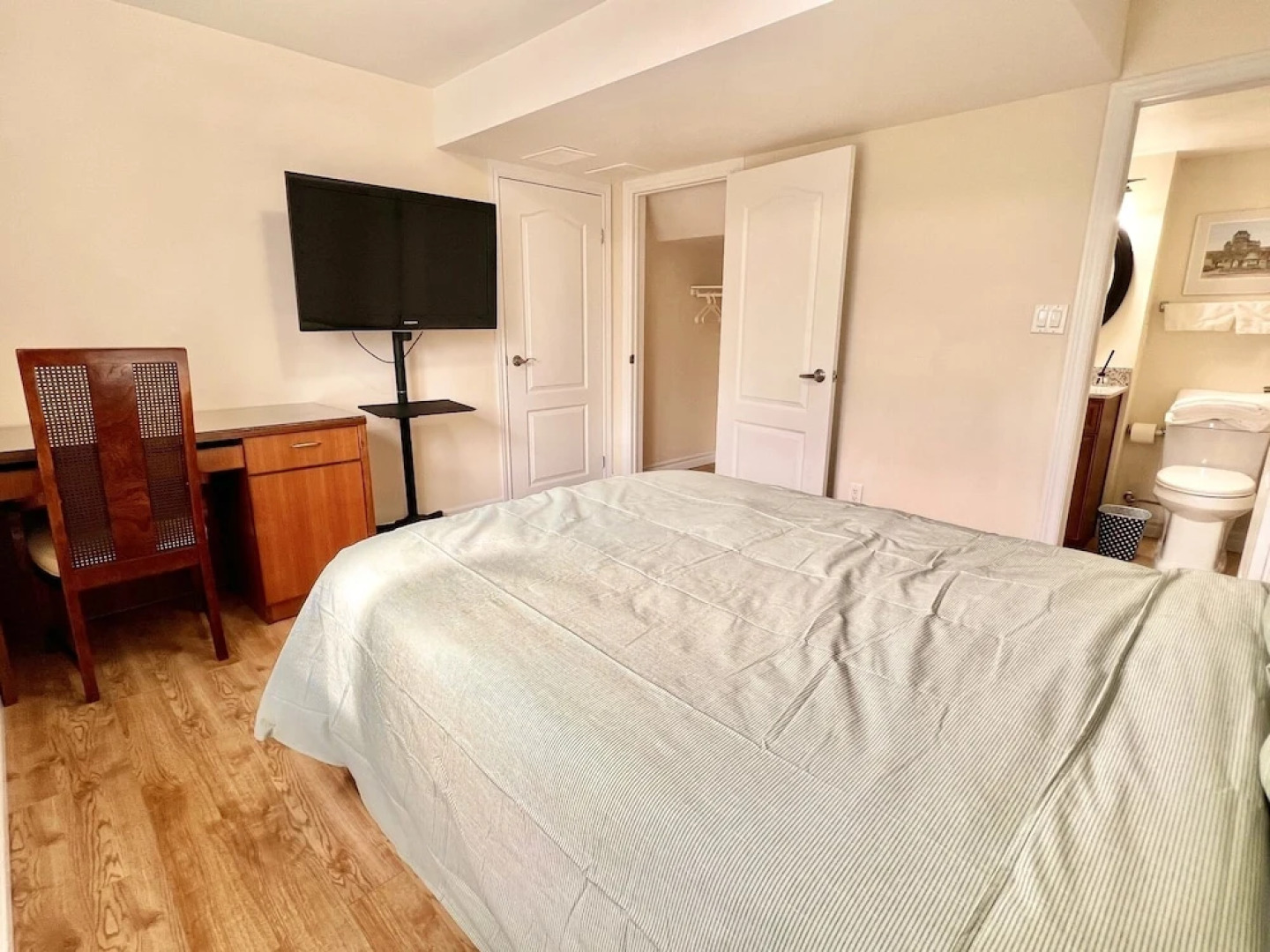 Cozy Home in Richmond Hill with Free Parking