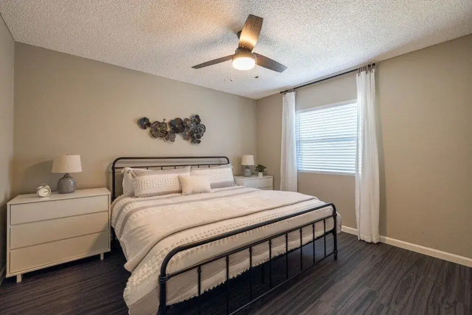 Glendale Keim 4 Bedroom Home By Redawning