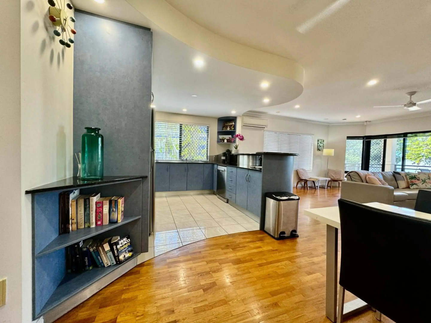 Lighthouse Apartments on The Strand - 2