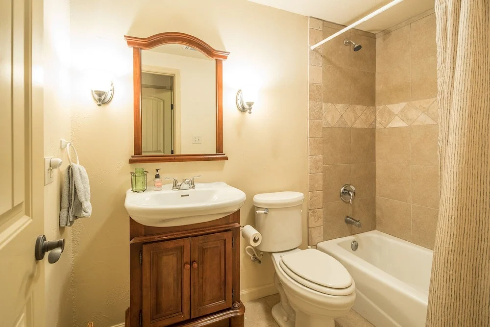 Little Rock 'N' Woodv 2 Bedrooms 2 Bathrooms Home