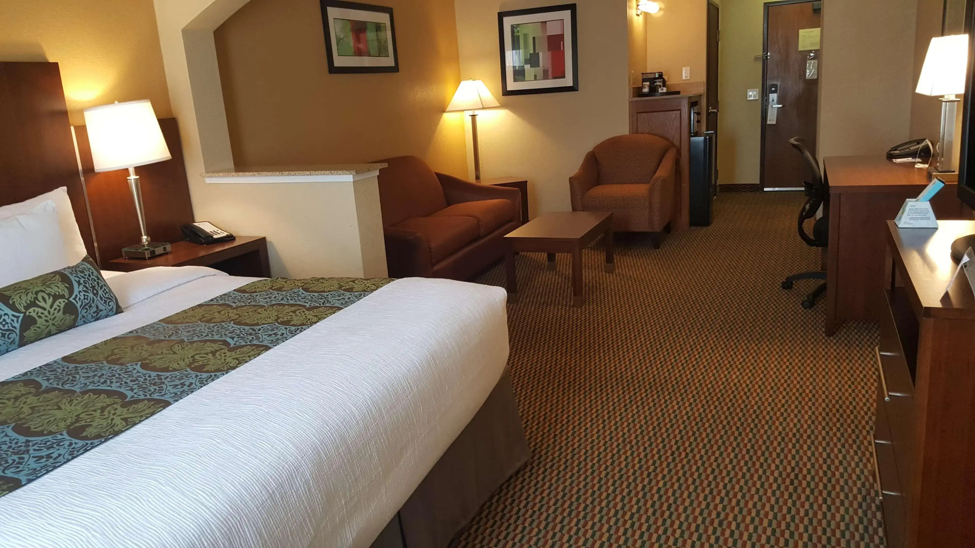 Best Western Airport Inn & Suites