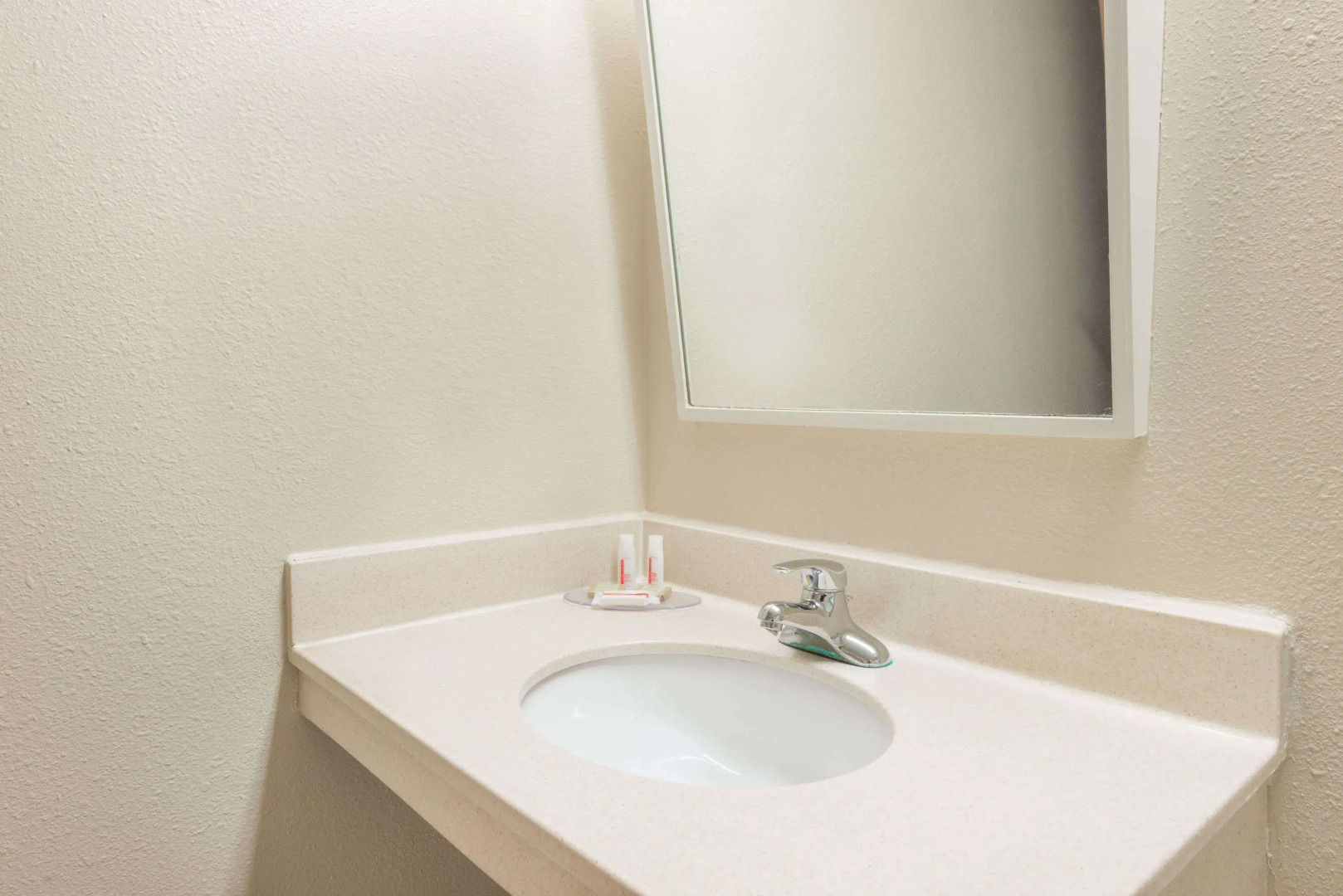 Super 8 by Wyndham St Charles