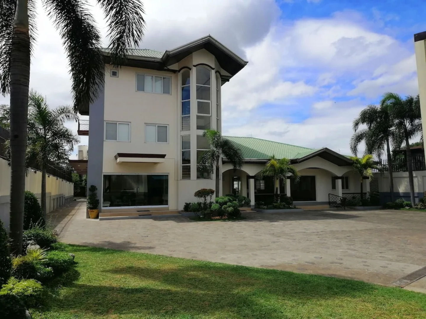 Plumeria Hotel Batangas