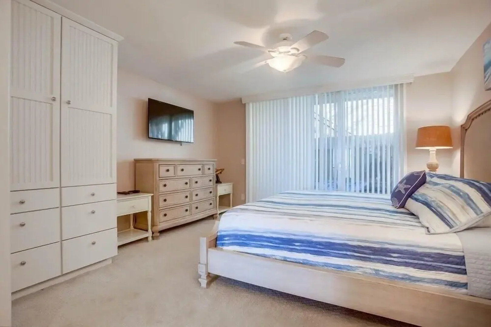 Remodeled Beachfront Condo With Pool and Beach Access Dmst14 by Redawning