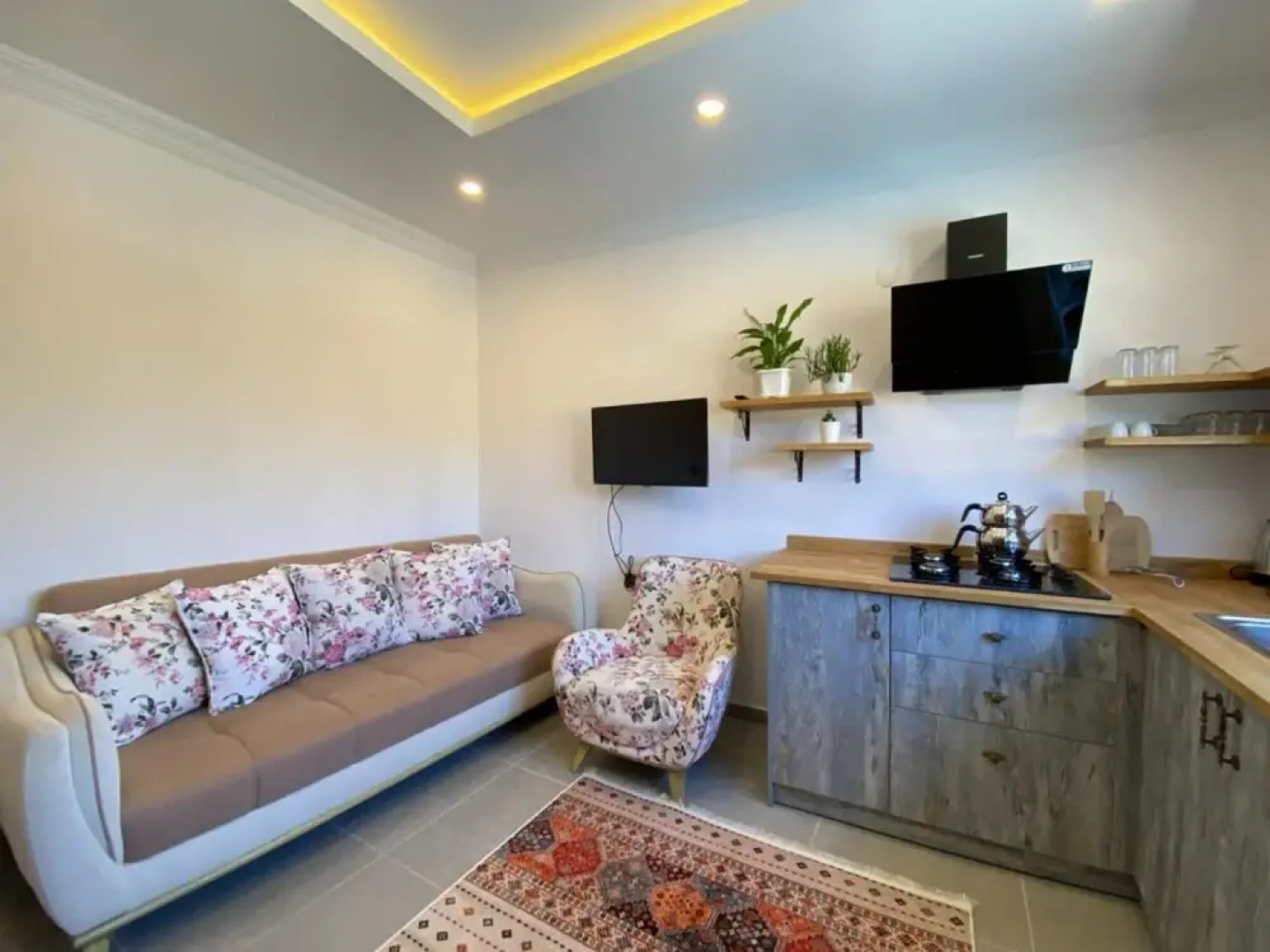 Villa With Jacuzzi Pool Backyard in Fethiye