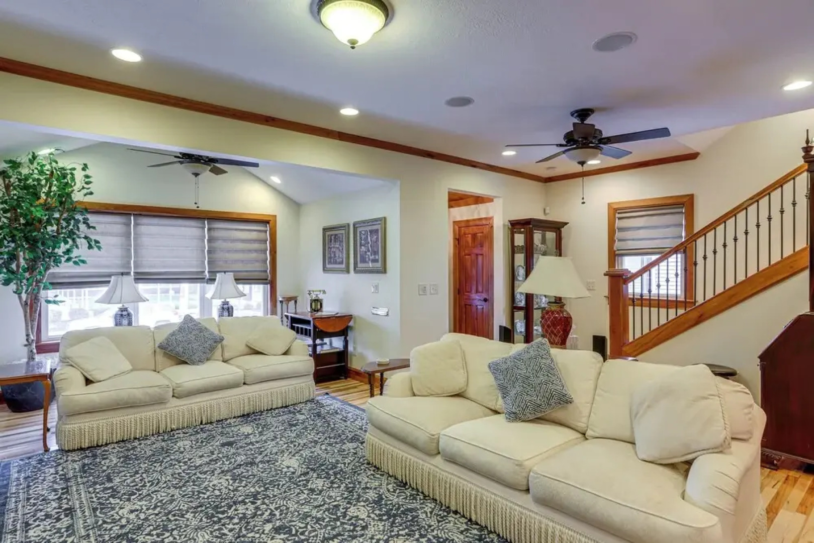 Warm & Cozy Mansfield Home: Deck, Gas Fire Table!