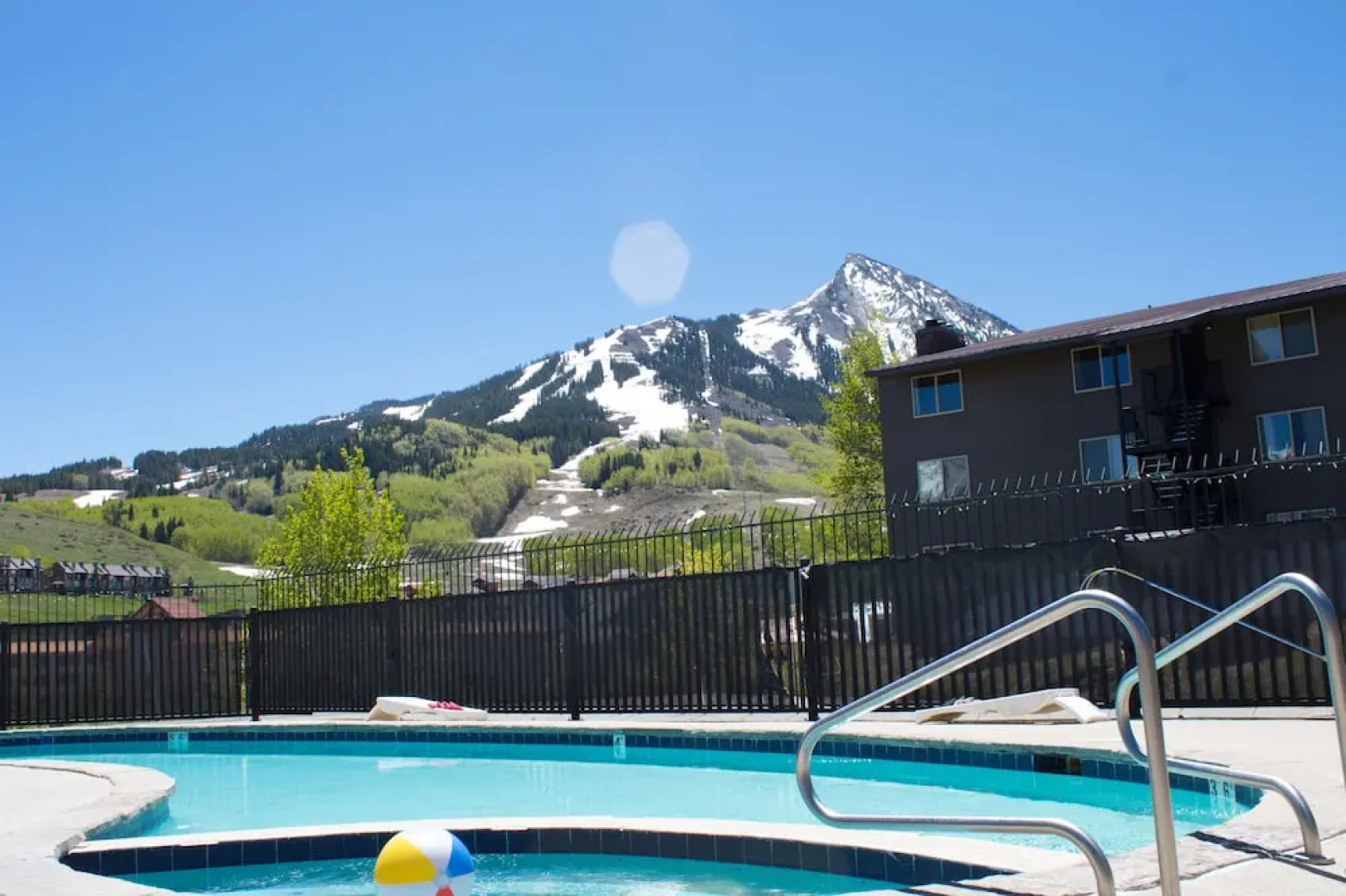 Chateaux Condominiums By Crested Butte Lodging