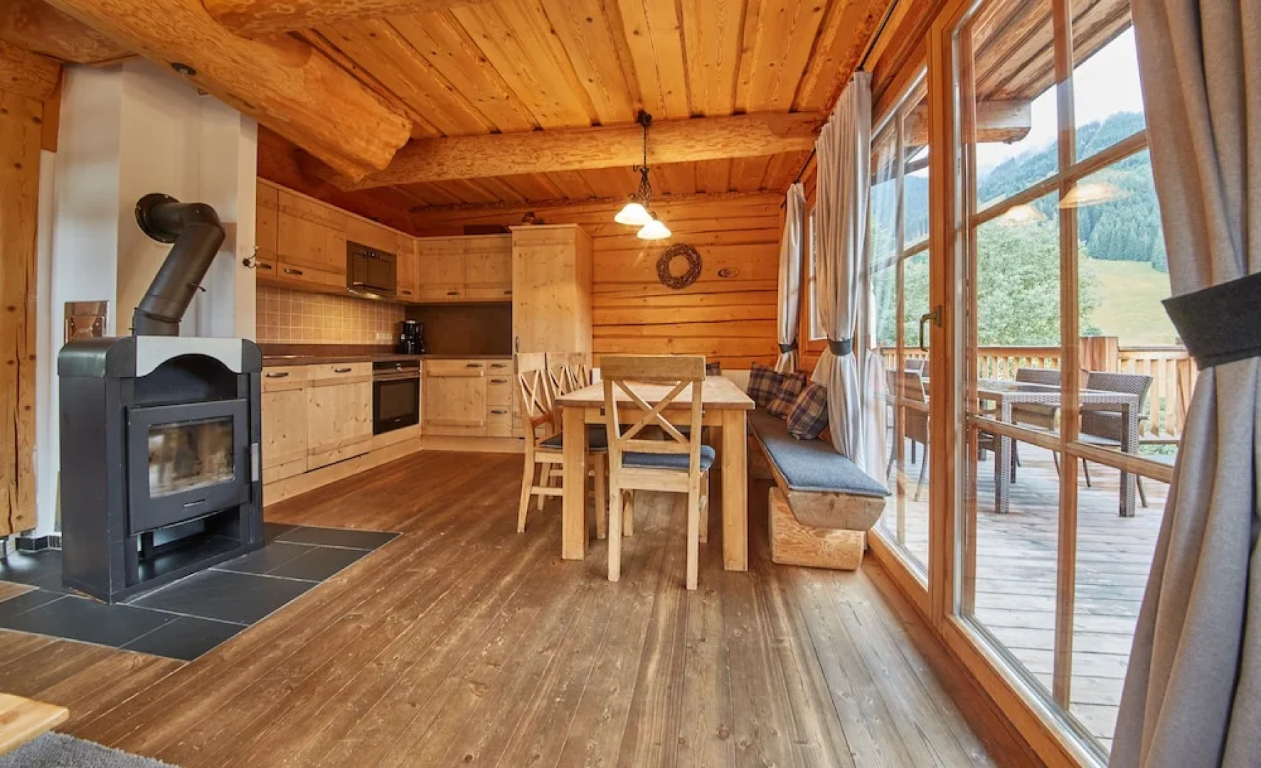 Chalets Blockhaus Saalbach by HolidayFlats24