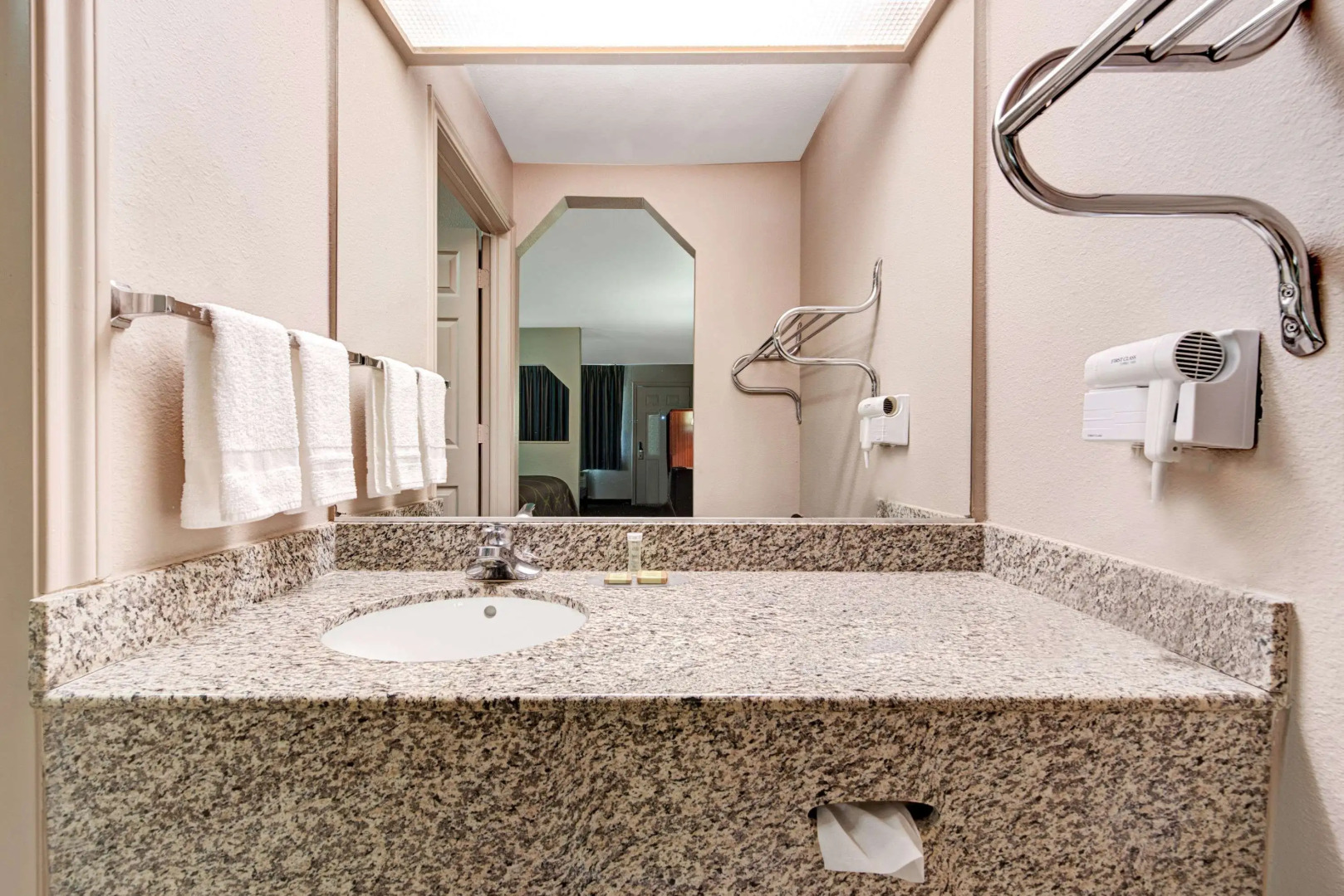 Super 8 by Wyndham Richardson Dallas