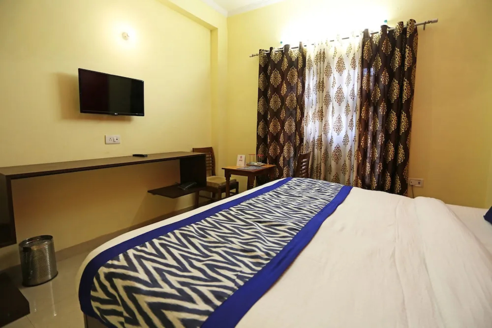 OYO 4734 Hotel Sapphire