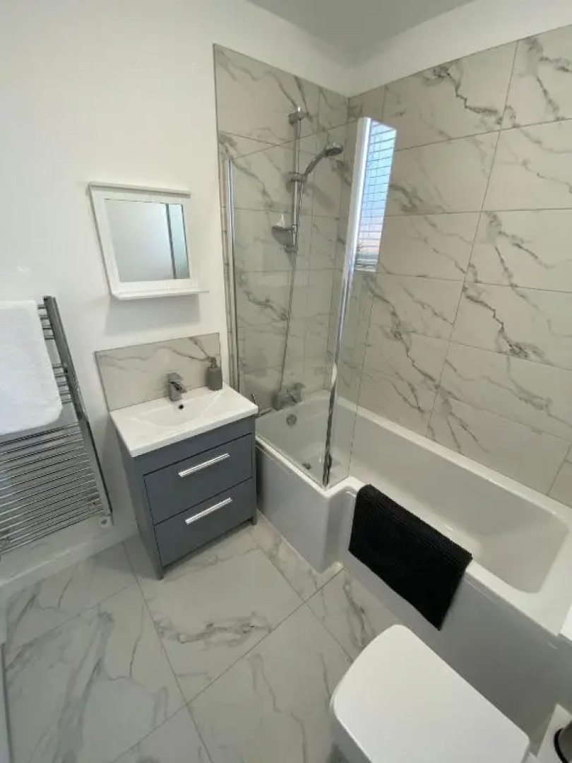 HU-Thirteen Apt One - Sleeps 4