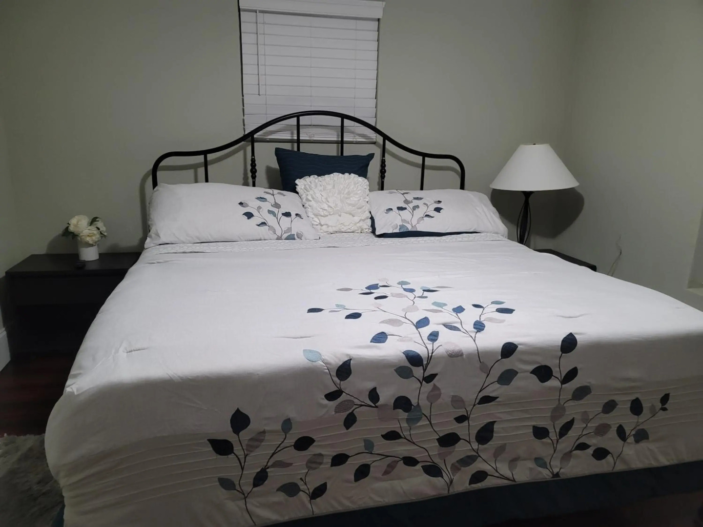 House with private swimming pool 3-6-8 f deep