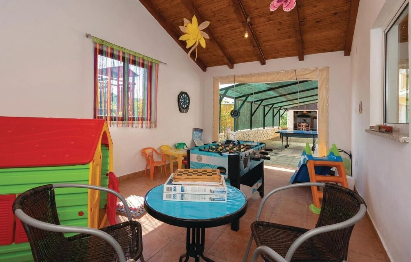 Beautiful Home in Banj With Wifi and 5 Bedrooms