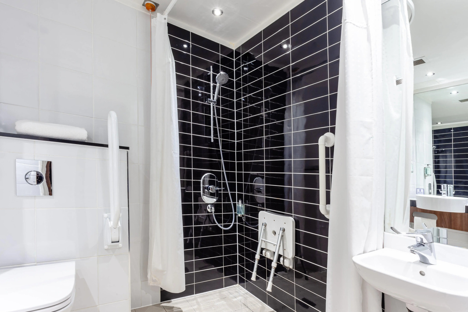 Holiday Inn Express Edinburgh Airport by IHG