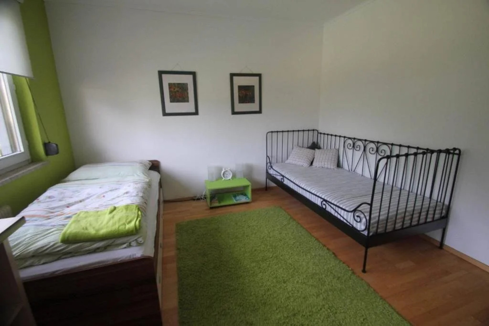 Haus mit Badeteich und Blick zum See