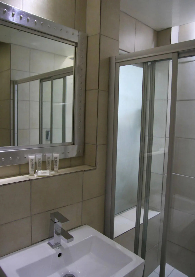 Life Hotel - The Aviator