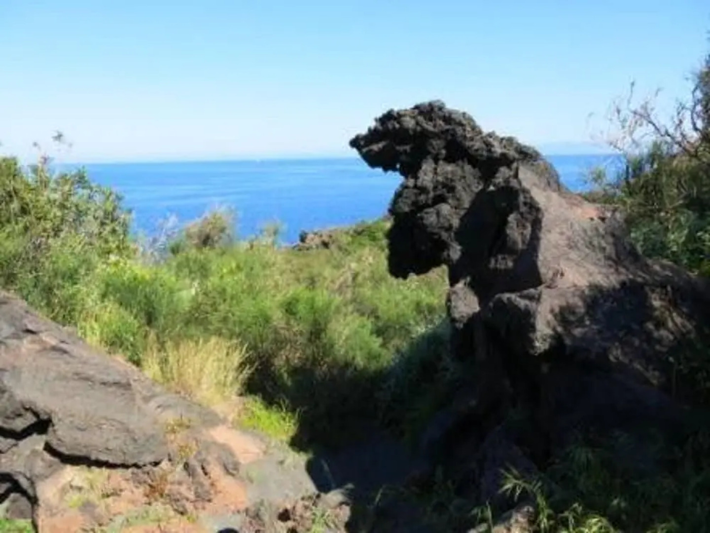 House With 2 Bedrooms in Vulcano, With Enclosed Garden Near the Beach