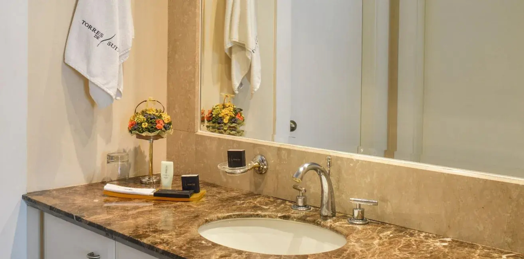 Torres de Suites by InAmazonas