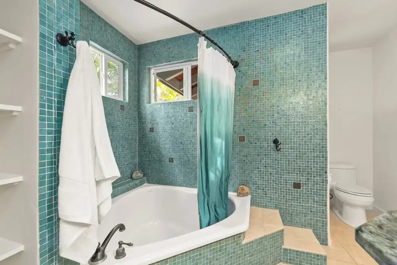 Palione Papalani by Avantstay New $1.5m Remodel Steps From Kailua Beach w/ Private Pool & Hot Tub