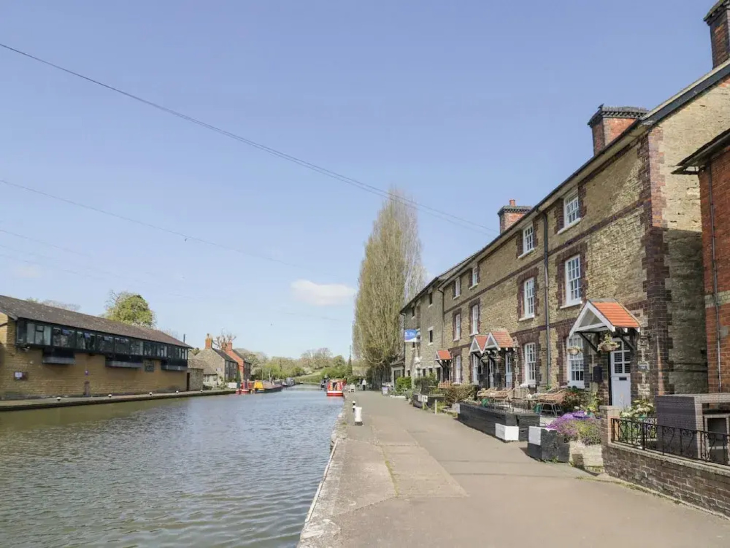 4 Canalside Cottages